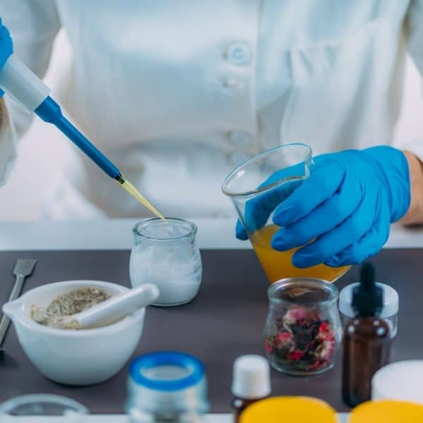 רגולציה ורישום לתמרוקים, מוצרי קוסמטיקה ו-OTC